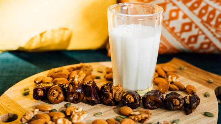 health benefits of almonds and almond milk