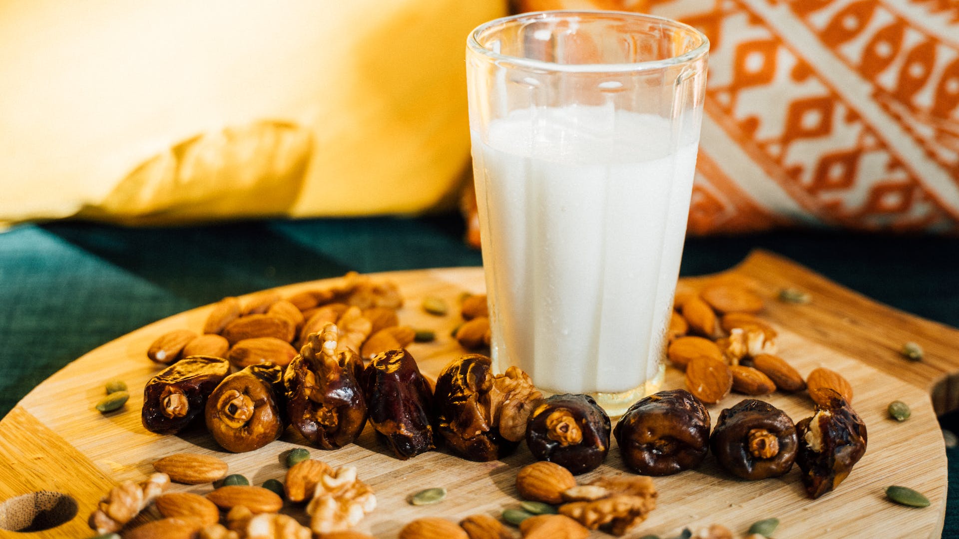health benefits of almonds and almond milk