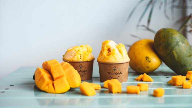 mangoes or mangos
