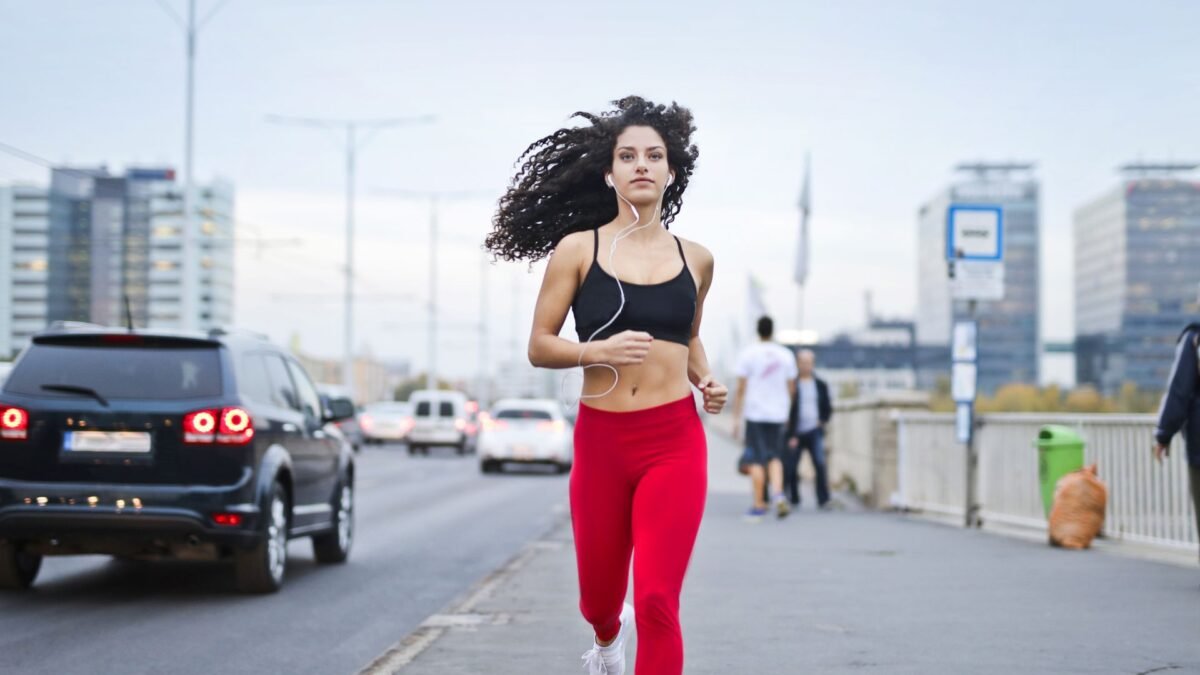 Why Run Clubs Are 2026’s Biggest Fitness Trend (and How to Join One)