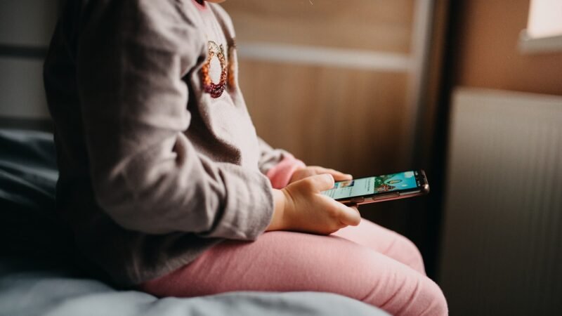 Doomscrolling and Mental Health: How to Break the Cycle